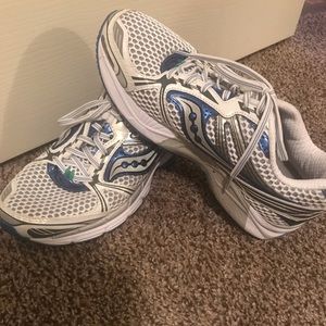 NWOT Saucony Women’s size 9.5 tennis shoe